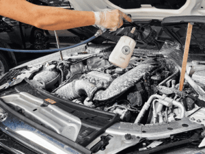 vệ sinh khoang máy ô tô